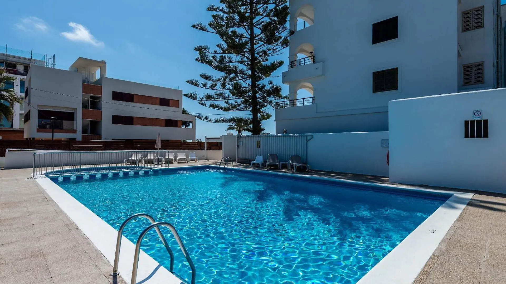 Apartamentos Ros Santa Eulalia del Río